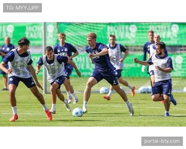 沙尔克04冬季转会瞄准前锋 强化进攻阵容