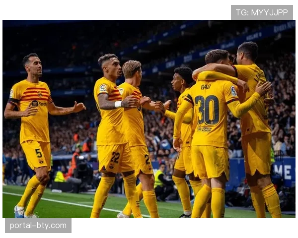 巴伦西亚快速转换战术,边路爆破结合高位逼抢显效 巴伦西亚快速转换战术,边路爆破结合高位逼抢显效